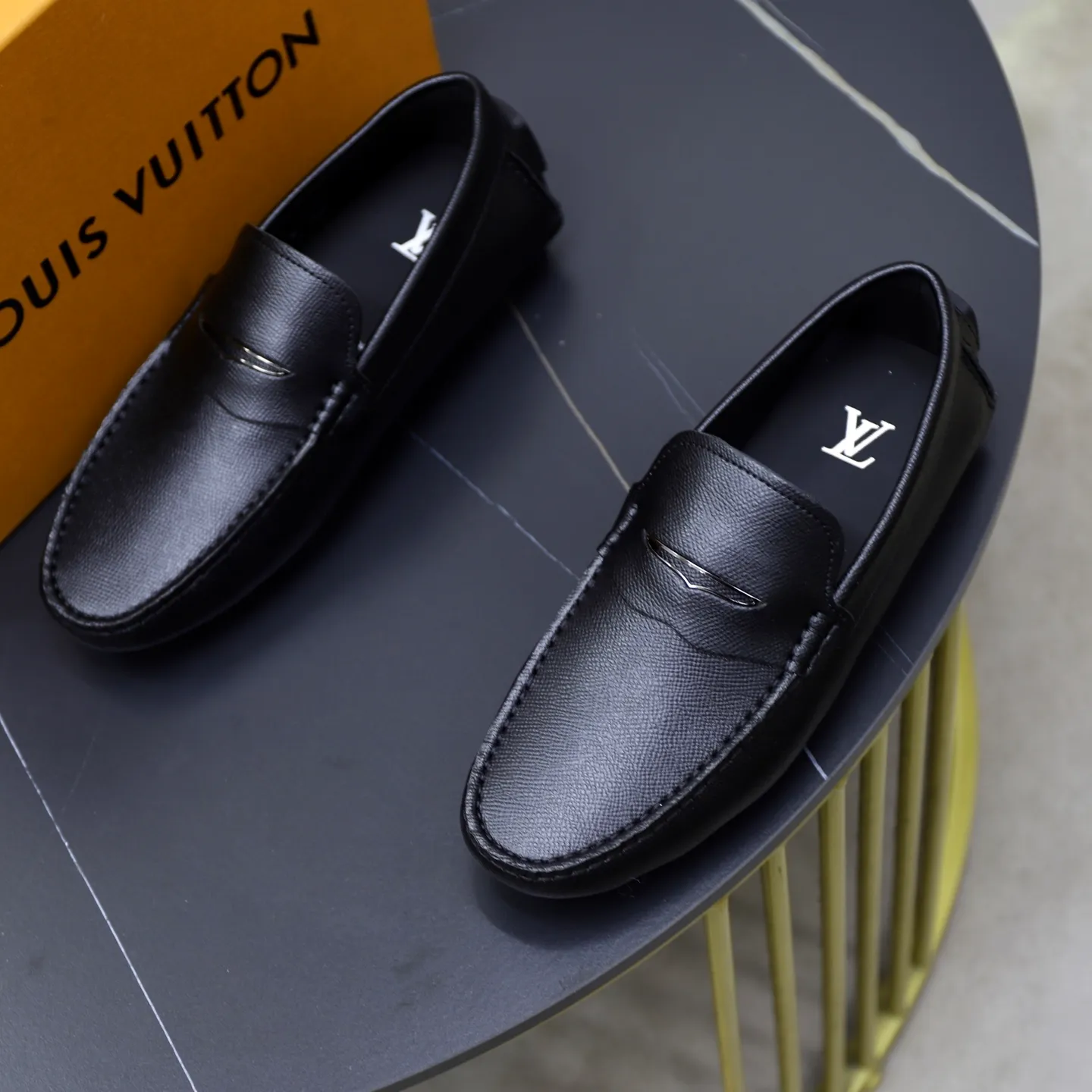 Ex-factory price: 480💰【LV】Louis Vuitton ⚠️High-end men’s driving and pedal series ⚠️38-44 (customized for 45) ⚠️All original cowhide leather! Thick and soft! Made entirely of calfskin lining! Rubber sheet anti-slip beanie sole! Three-dimensional package technology! Fashionable and classic! Handicrafts! Original high quality! Feel free to compare!